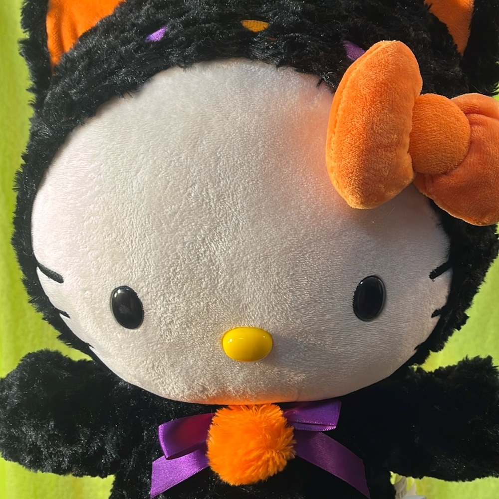 Hello Kitty 🐈‍⬛ Halloween Plushie by Sawri 🤍